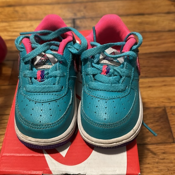 5c Nike - Picture 2 of 3